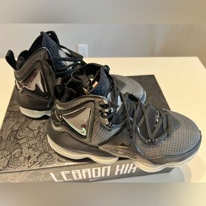 Nike LeBron 19